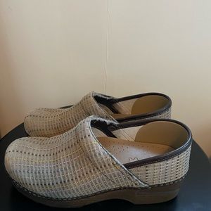 Womens Dansko shoes